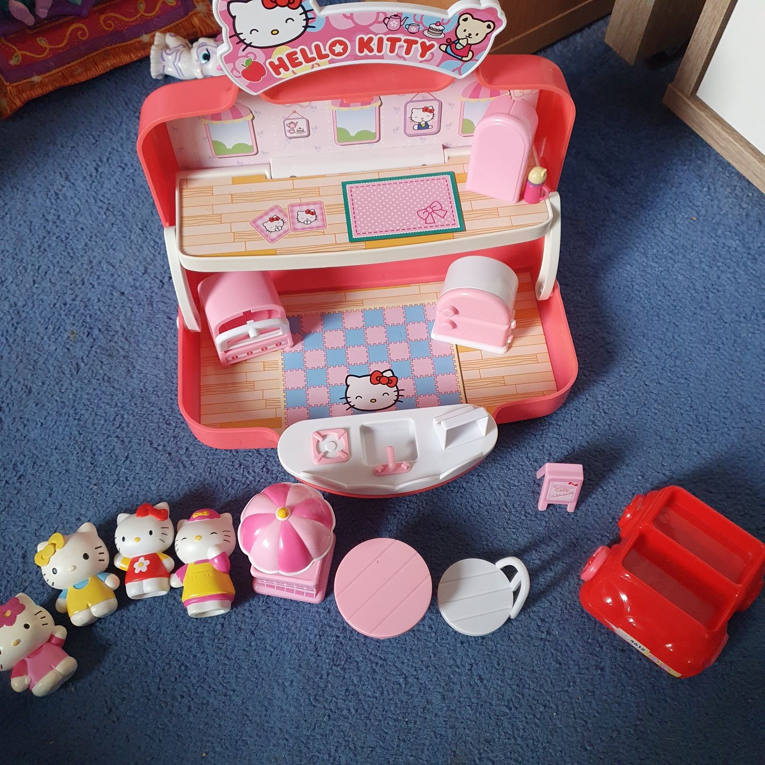 Zestaw hello kitty walizka domek kawiarnia mamy