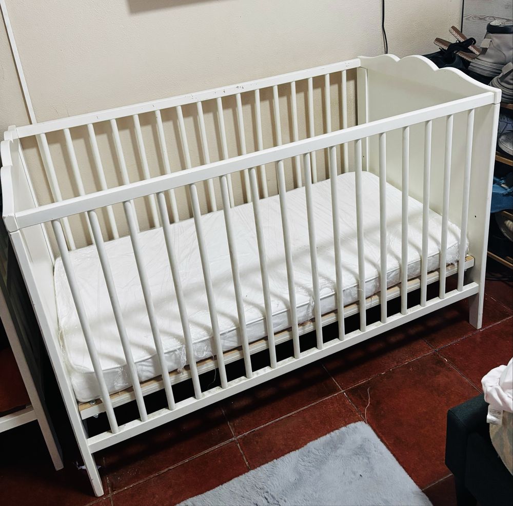 Berço de bebe com colchão- como novo