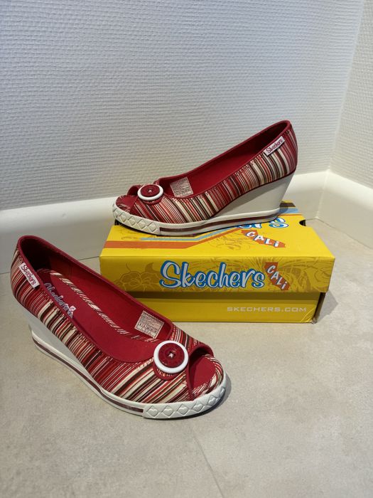 Czółenka damskie Skechers rozmiar 39 buty na platformie sandały