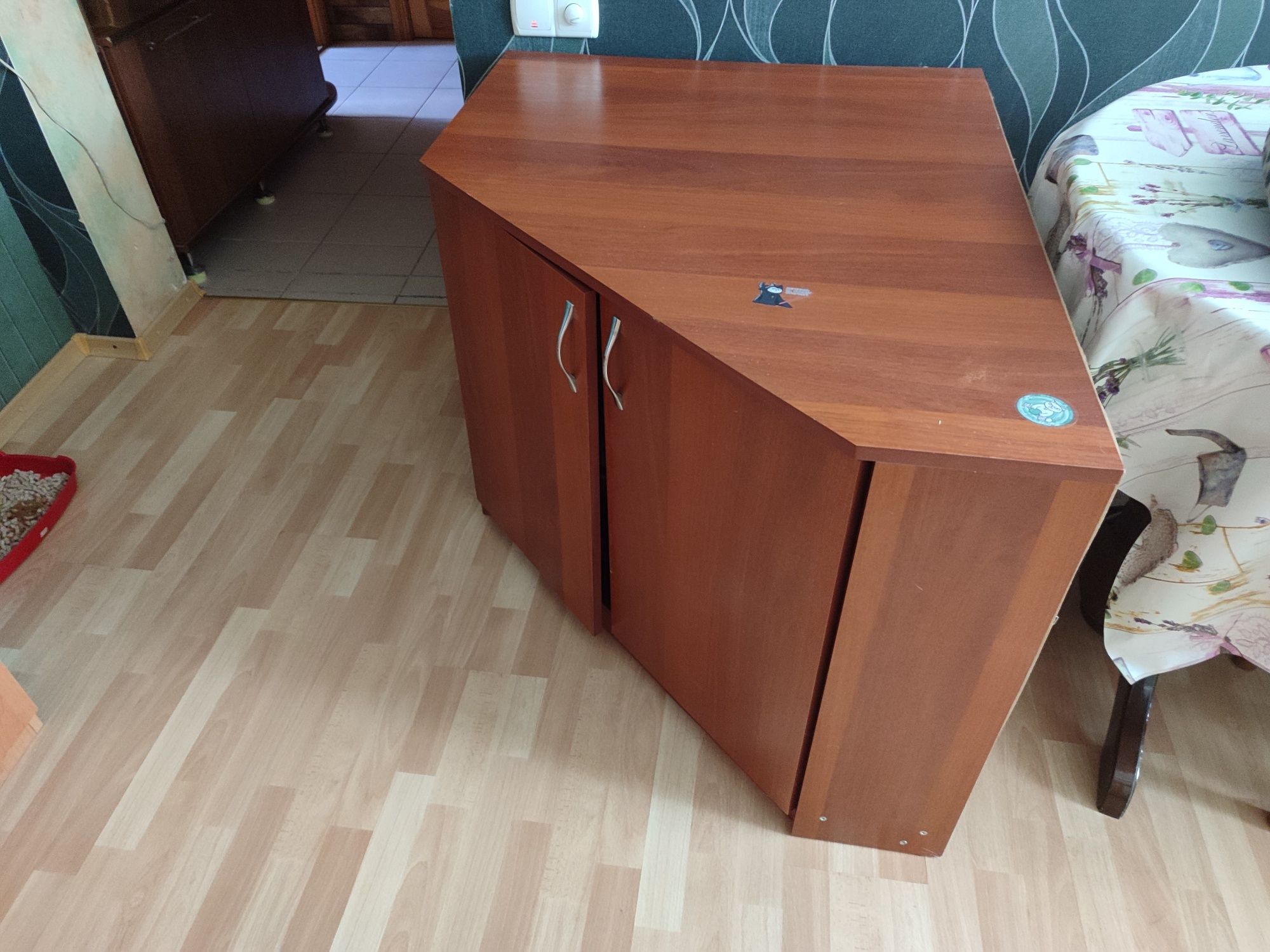 Продам меблеву тумбочку