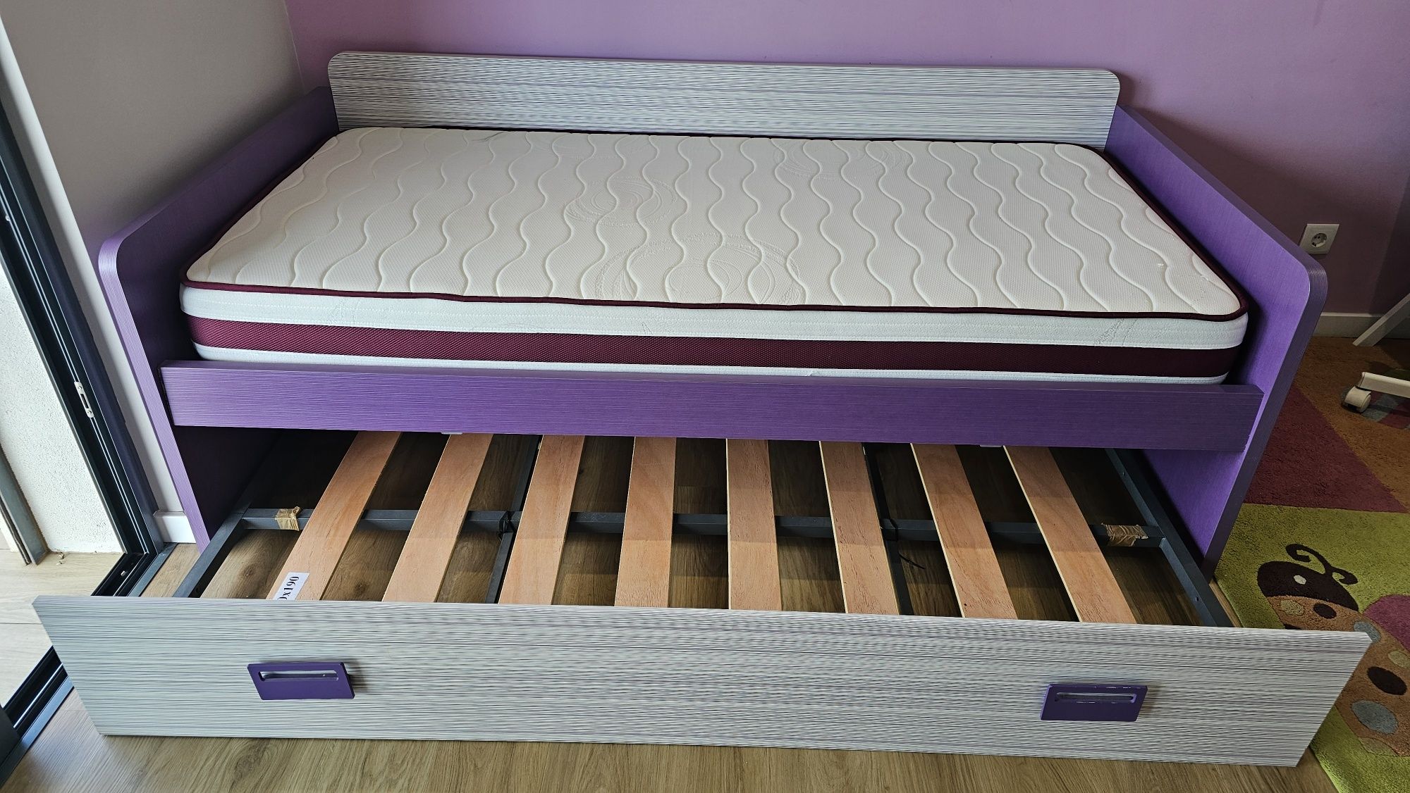 Cama de solteiro em excelente estado