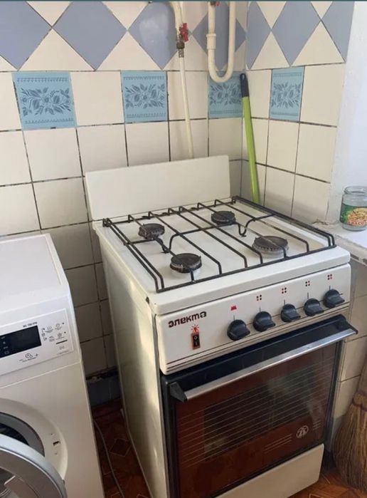 Продам двокімнатну квартиру центр Вишневого