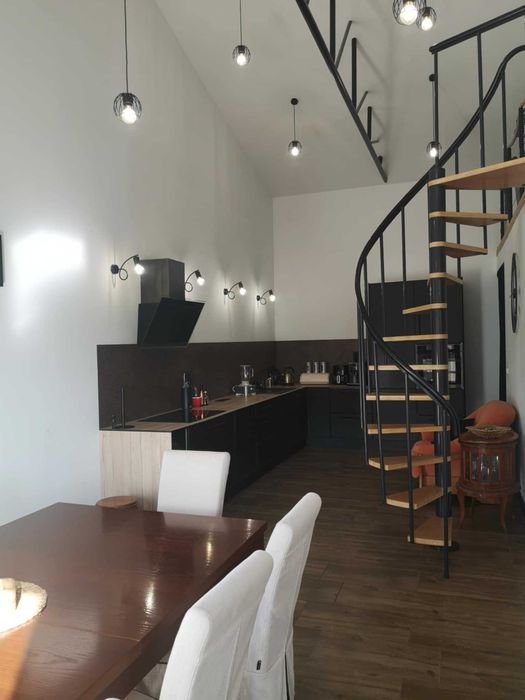 Dom z dwoma niezależnymi mieszkaniami + hala garażowa 150 m2