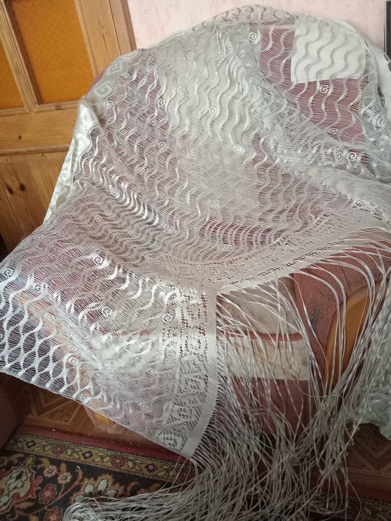 Шторка на кухню в гарному стані