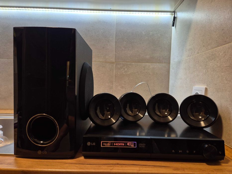 Kino domowe 5.1 LG DH4220S DVD CD USB FM 330W Głośniki Subwoofer