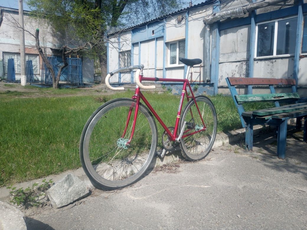 Продам трековый велосипед МЕТЕОР на крутых компанентах . Fixed gear