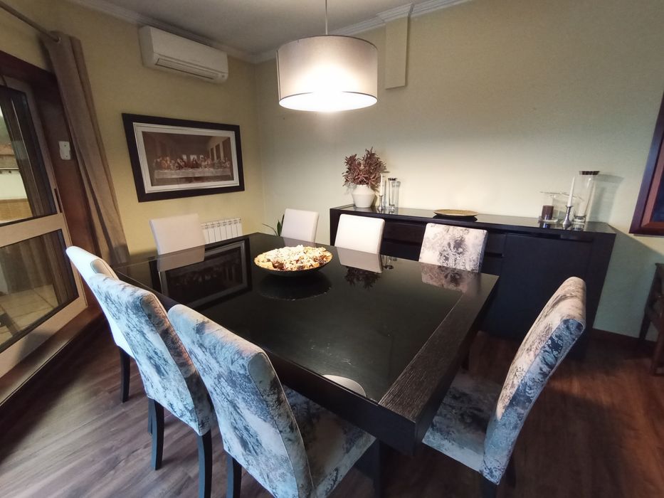 Mesa de sala em wengue (sem cadeiras)