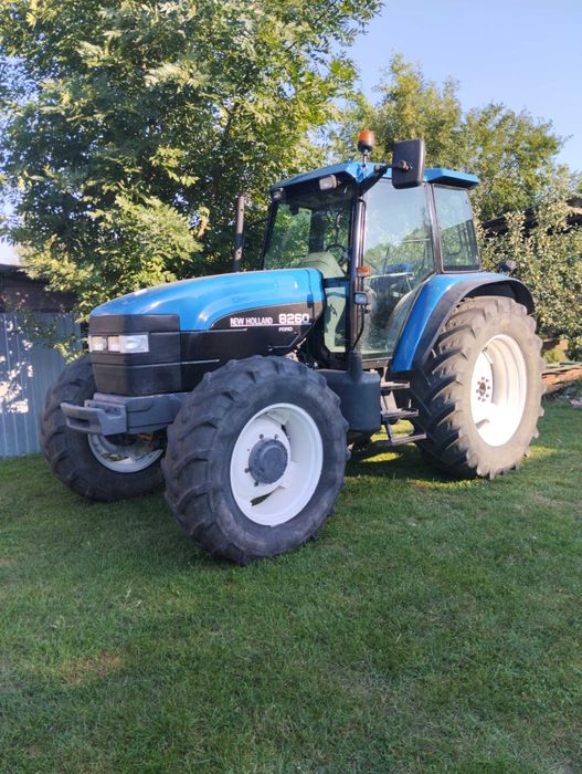 Ciągnik New Holand 8260