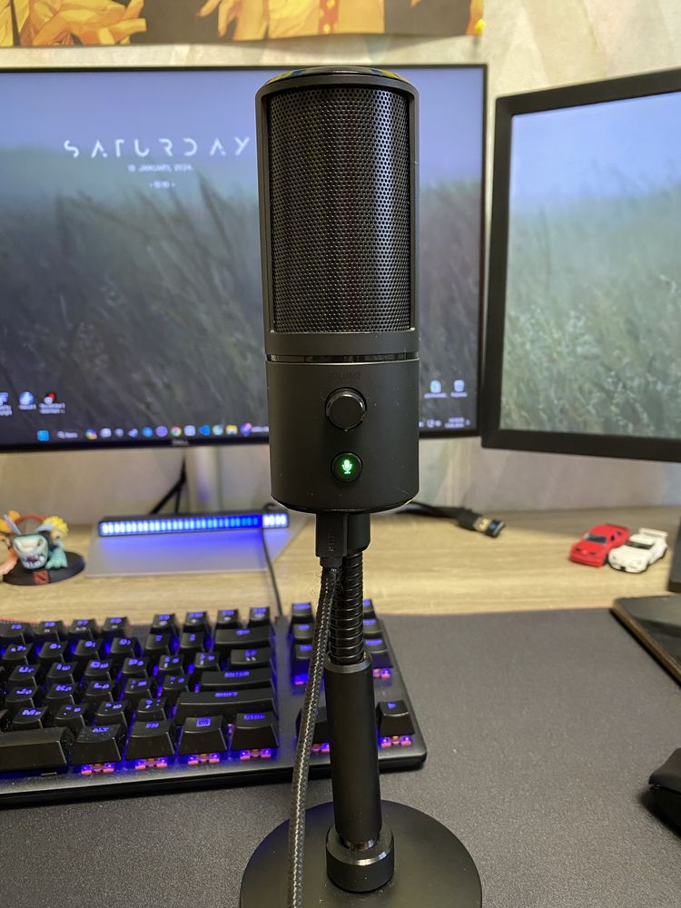 Продам мікрофон RAZER Seiren Emote