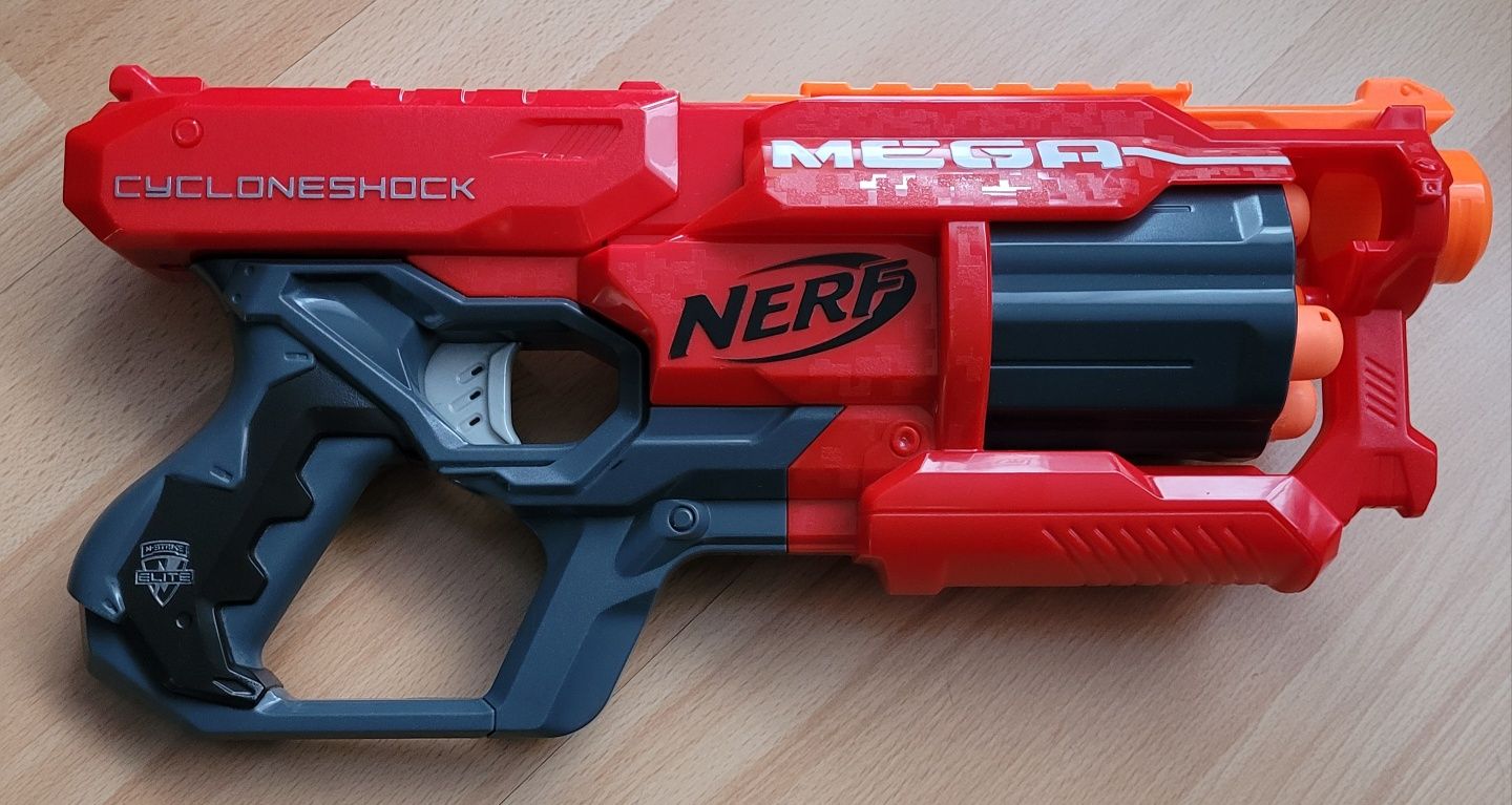 Nerf mega z 5 strzałkami