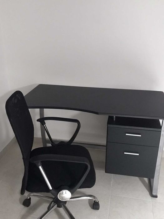 Secretária Preta c/2 Gavetas 1.20mt. Como Nova!