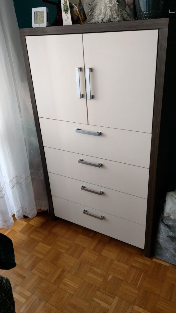 Meble do salonu białe fronty