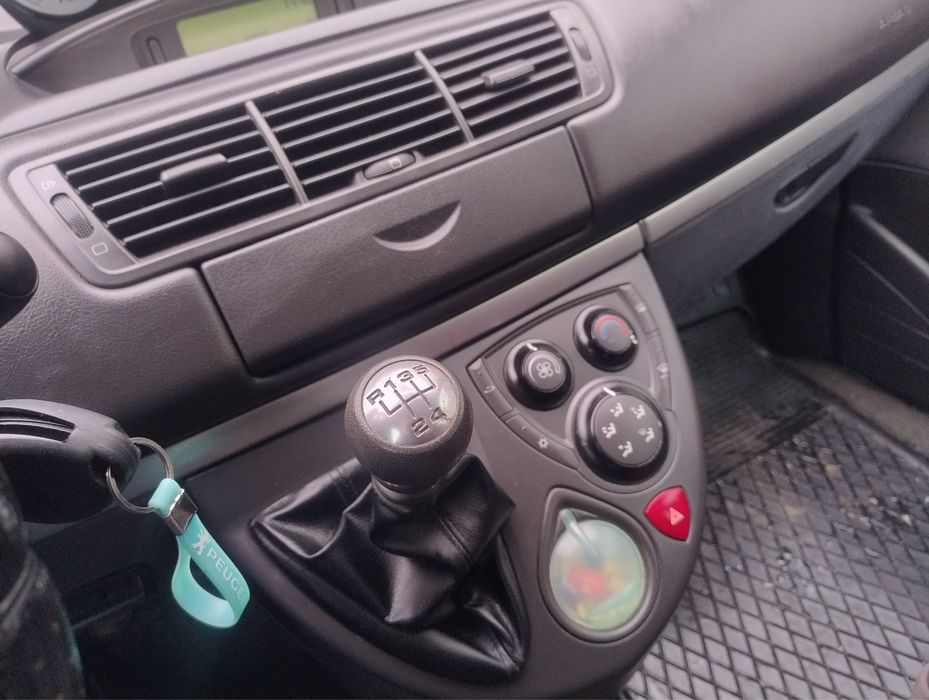 Peugeot 807 мінівен 7 місць