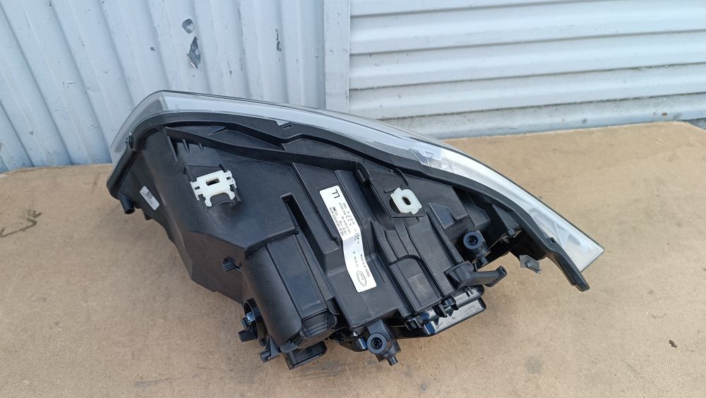 Vendo farol direito de BMW 3 series E90 xenon ano 2004