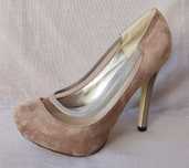 Sapatos salto alto bege