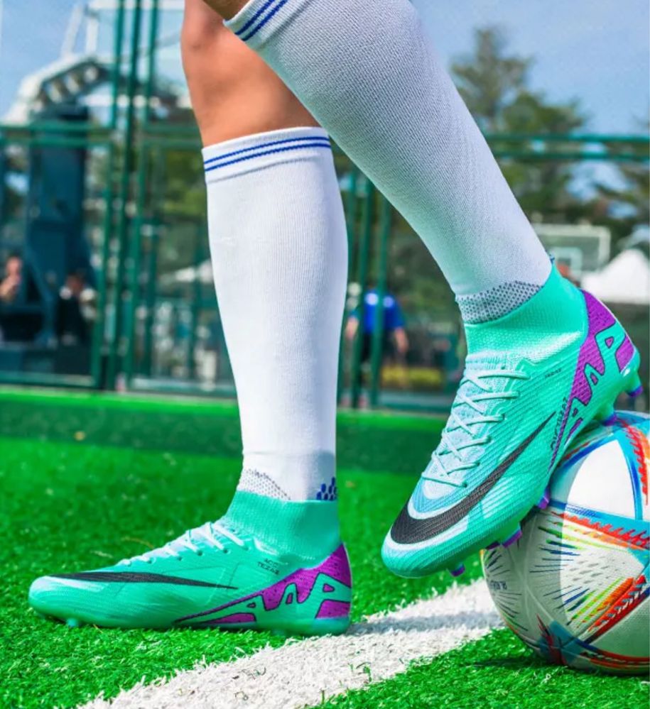 Obuwie piłkarskie korki lanki skarpeta futbolówki sportowe buty