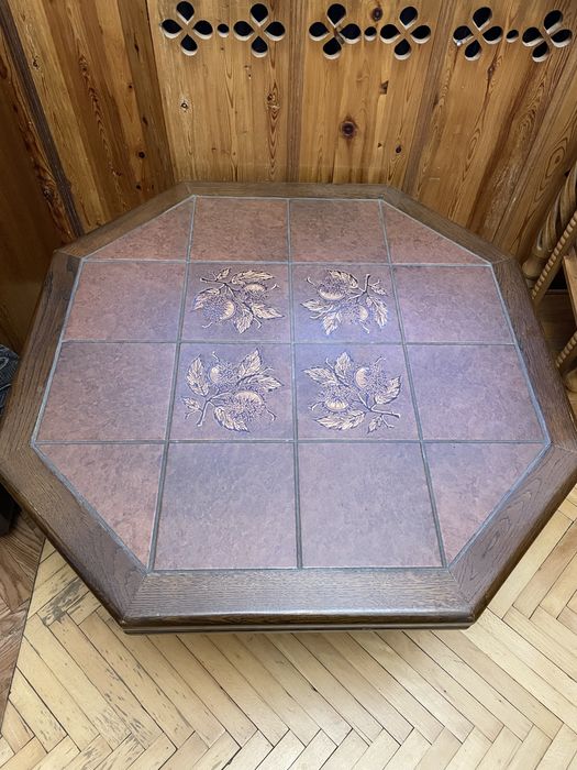 Антикварні столики журнальні