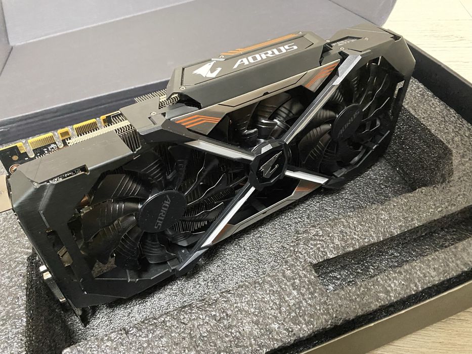 Відеокарта Gigabyte AORUS GTX 1080 Ti 11GB — повний комплект, коробка