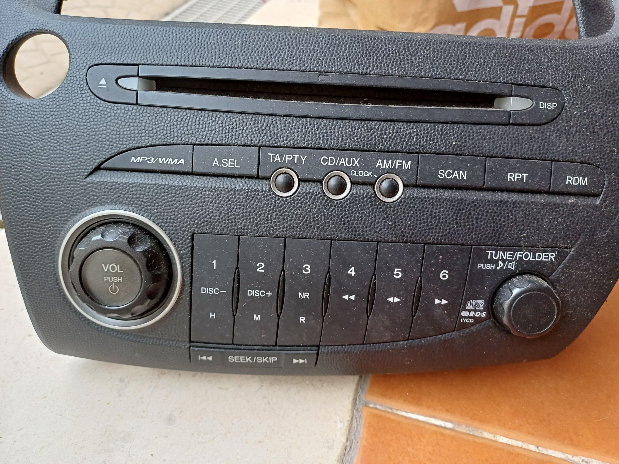 Auto-radio HONDA CIVIC VIII Hatchback