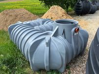 Zbiornik KINGSPAN 3000 L – płaski, trwały, idealny na każdą posesję!