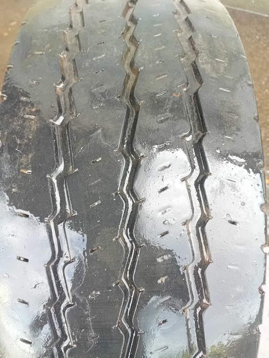 Pneu Continental 225/ 70 R15 com jante