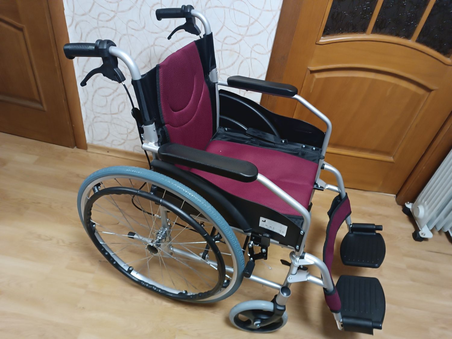 Инвалидная коляска,инвалидное кресло,інвалідний візок.інвалидне крісло