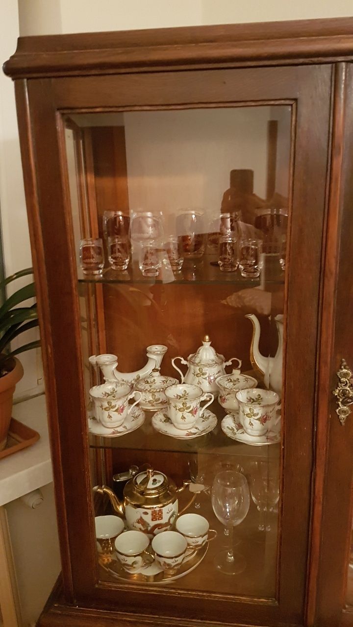 Piękny, zabytkowy kredens - perła do częściowej renowacji
