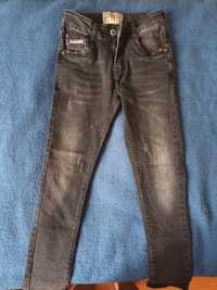Продам дииячі джинси 6років