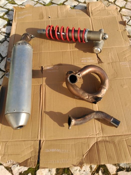Amortecedor traseiro e coletor Escape  YZ450F 2012