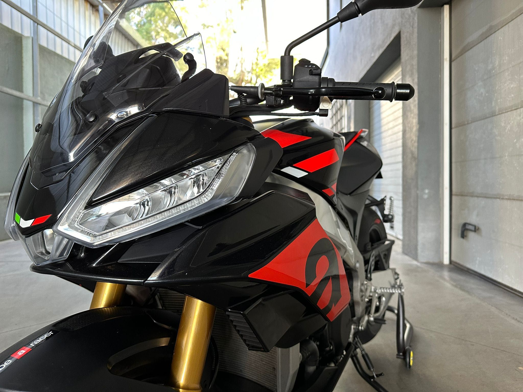 Aprilia Tuono V4 Factory