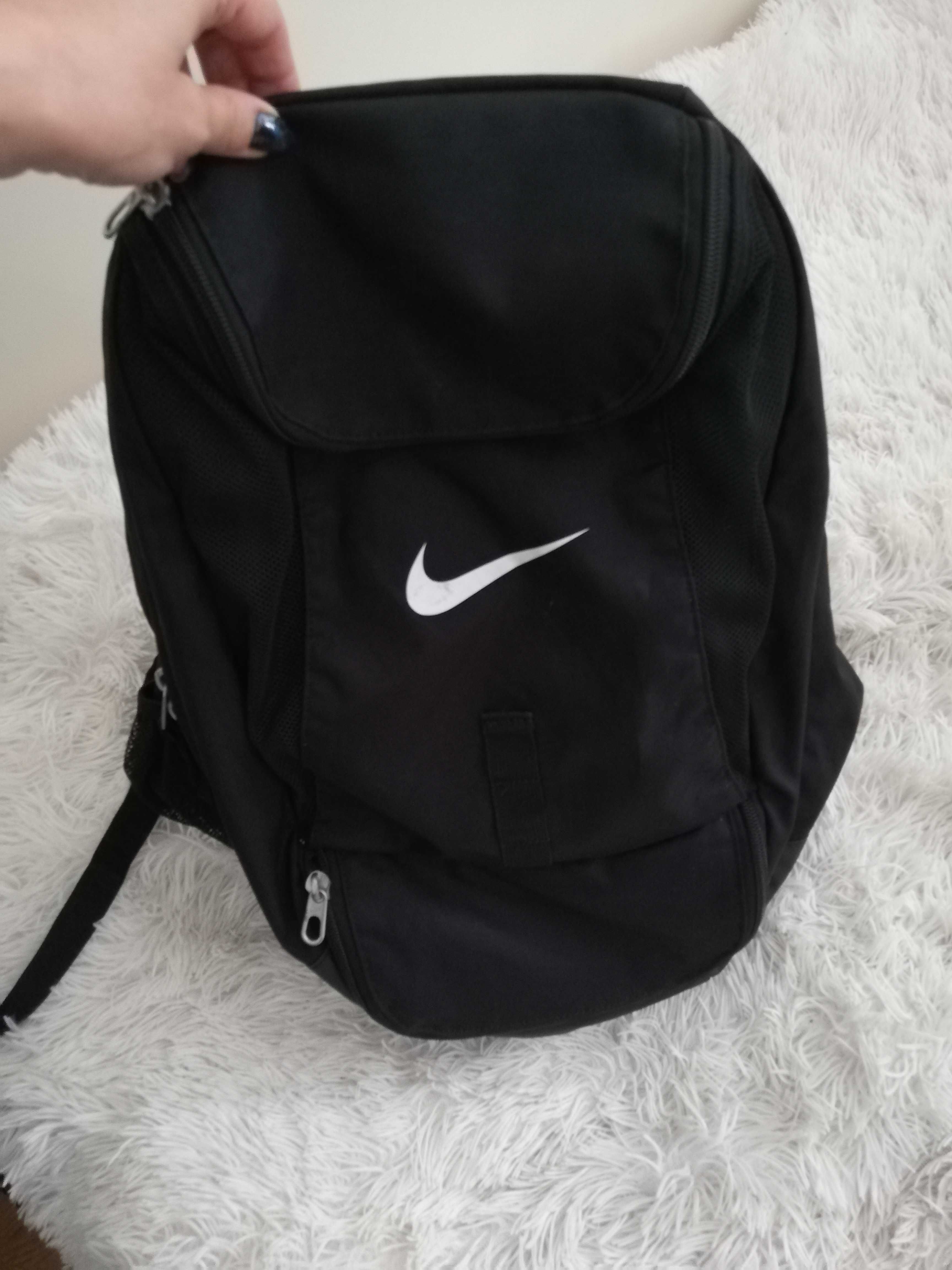 plecak nike czarny pojemny