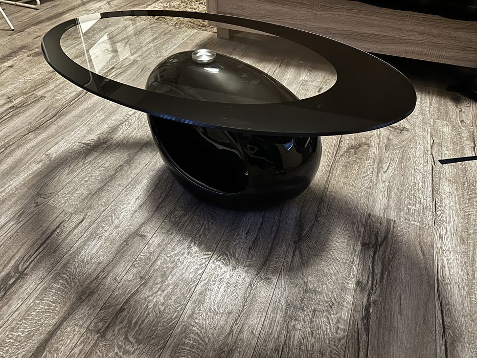 Designerski szklany stolik kawowy