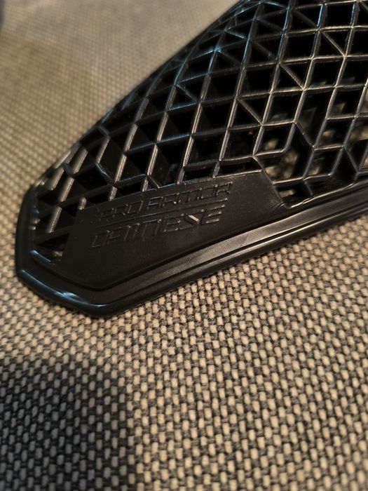 Dainese Pro Armor - proteções cotovelos