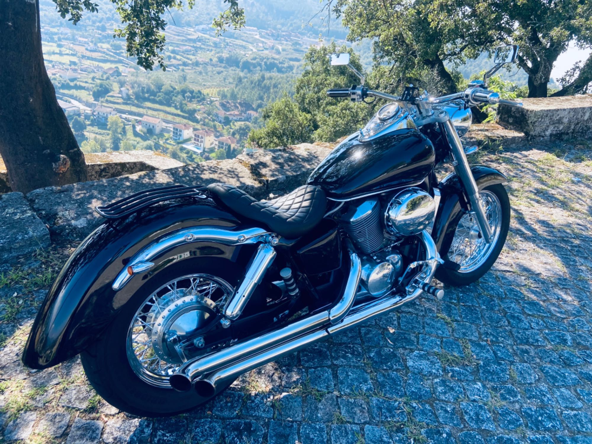 Honda Shadow 750.