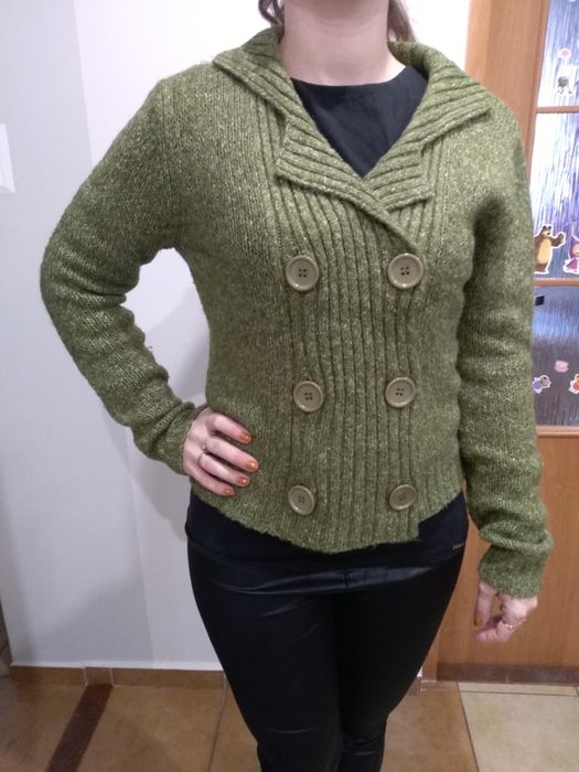 Oliwkowy sweterek