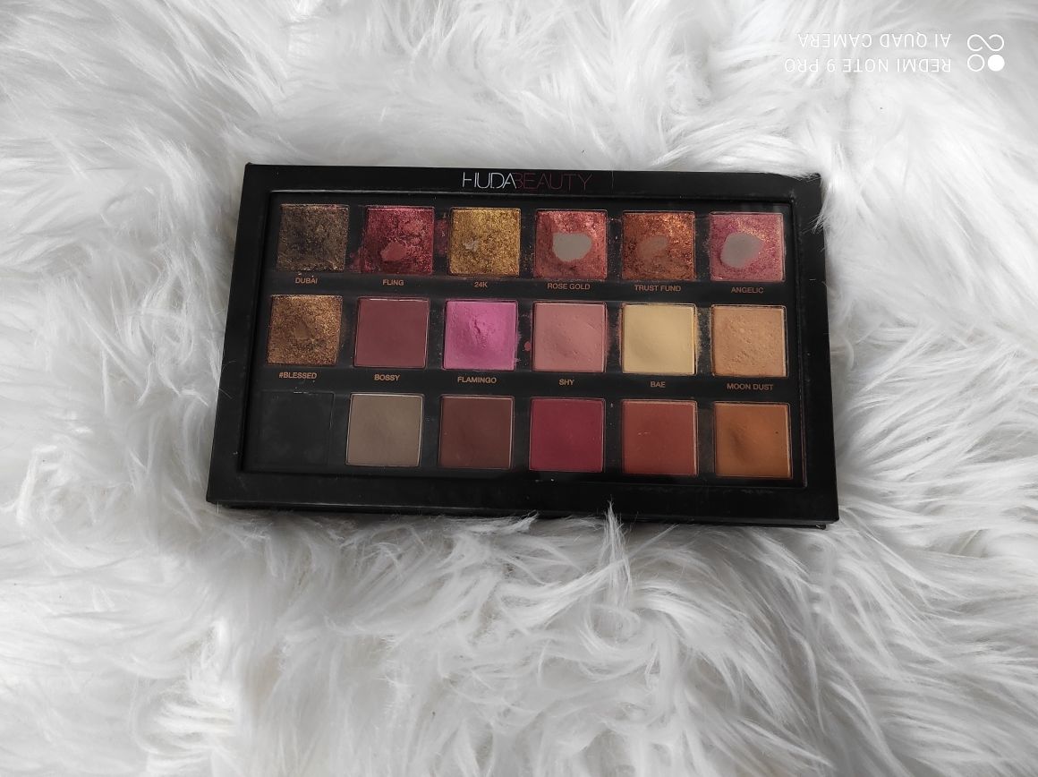 Paletka Huda Beauty rose gold