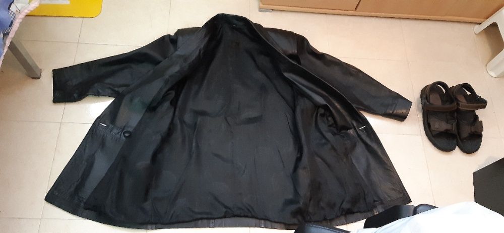 Vendo Casaco em pele genuína, de senhora