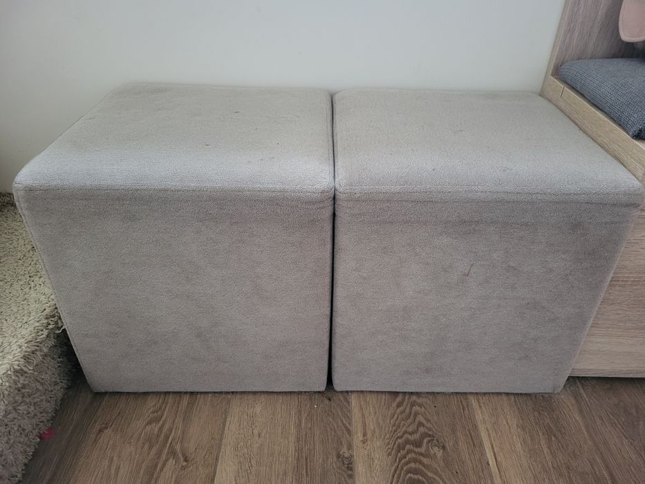 Beżowe pufy, polecam!