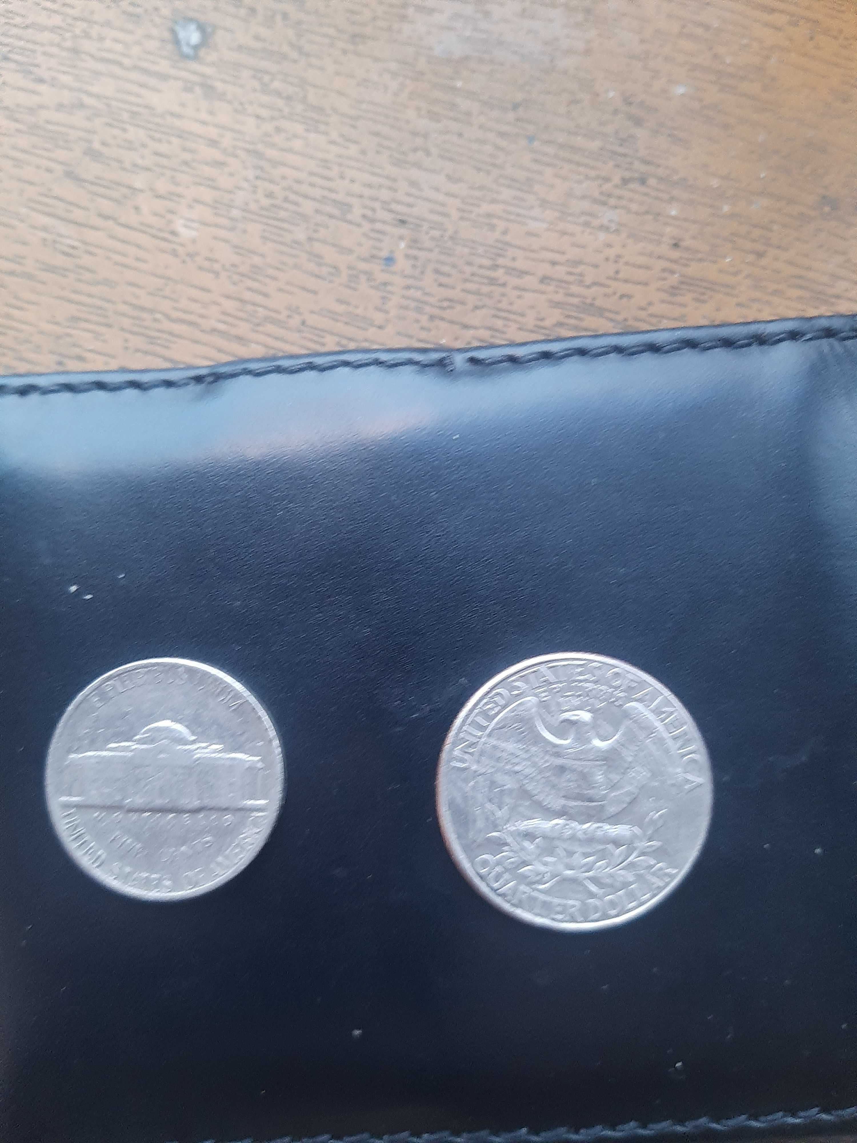 Стариные манеты две монеты