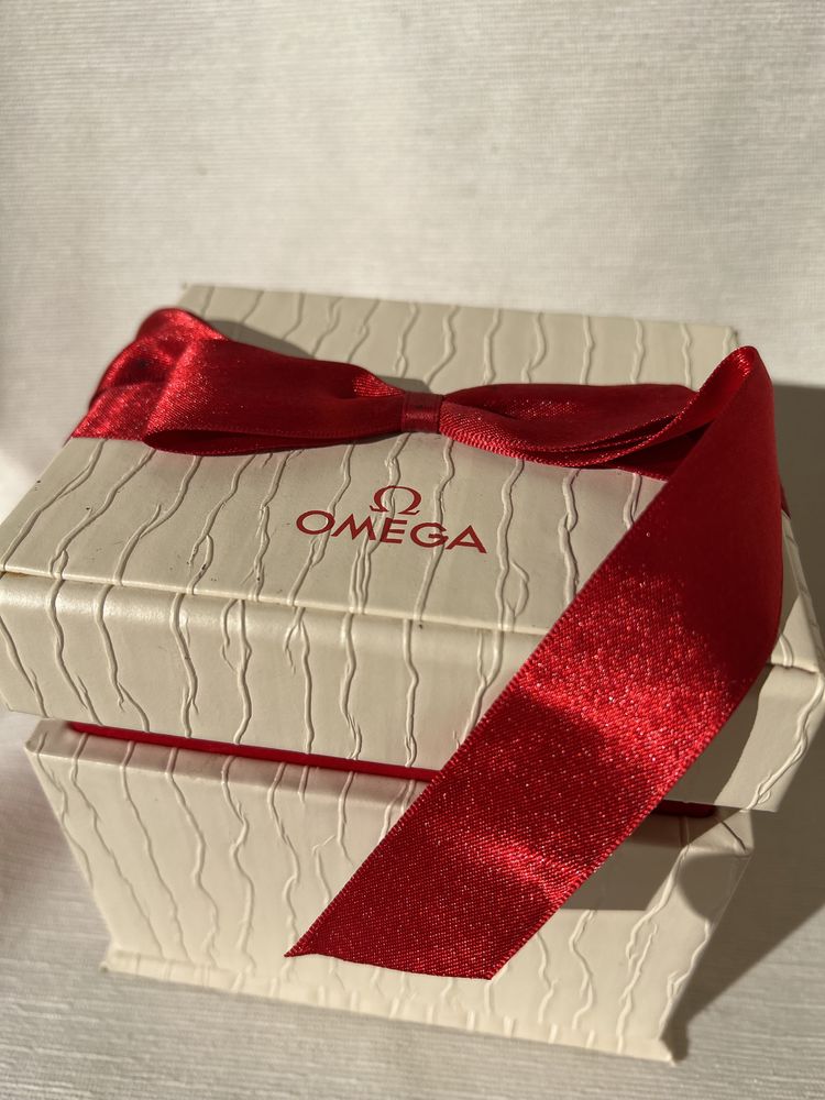 Caixa omega de relógio para oferecer