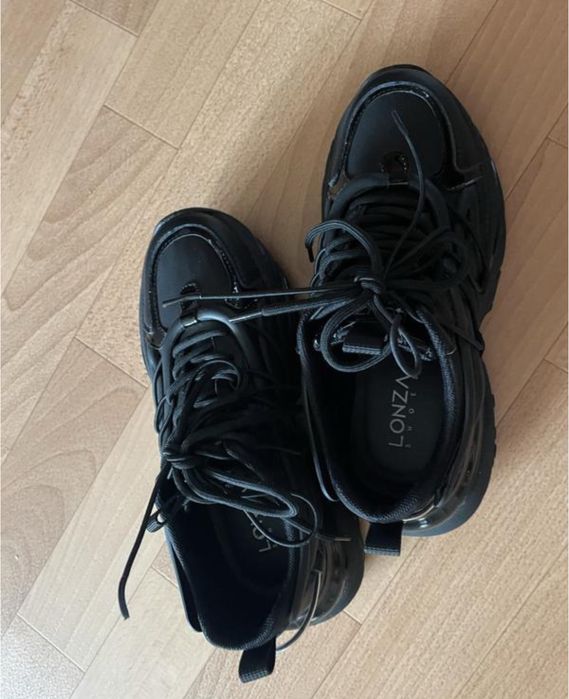 Кросівки демісезон нові