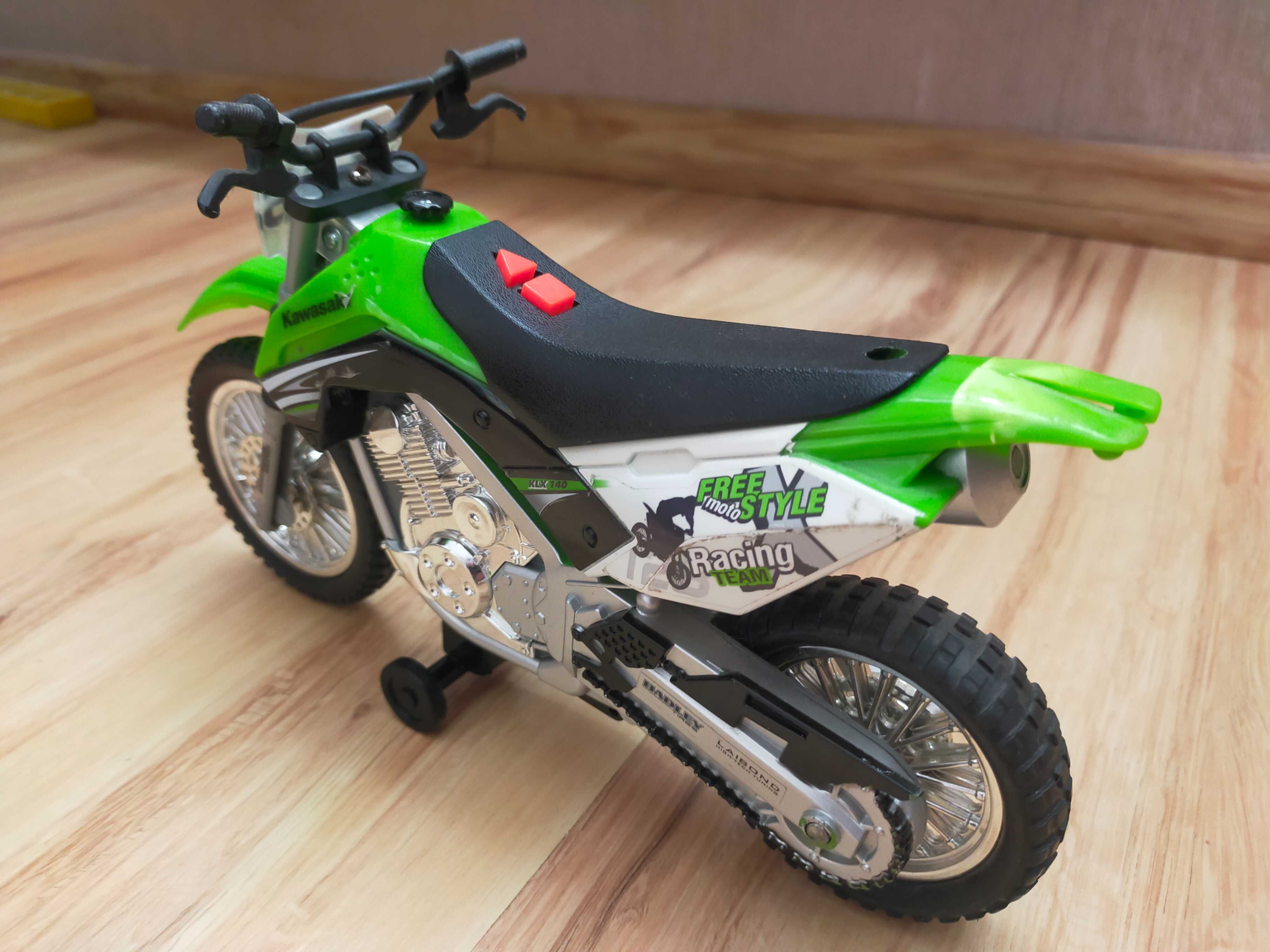 Model motoru Enduro KAWASAKI