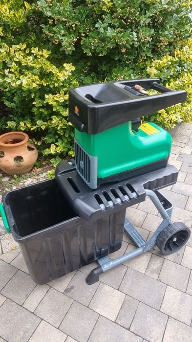 Rozdrabniacz do gałęzi frezowy Top Craft   z koszem 2800 Watt rębak