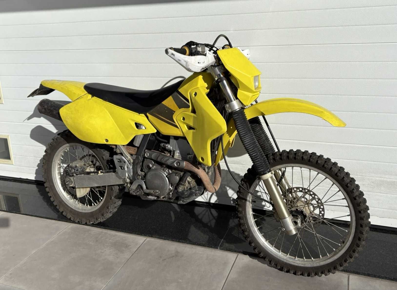 Suzuki DR-Z400E – Fiável, económica e pronta a andar| Revisão completa