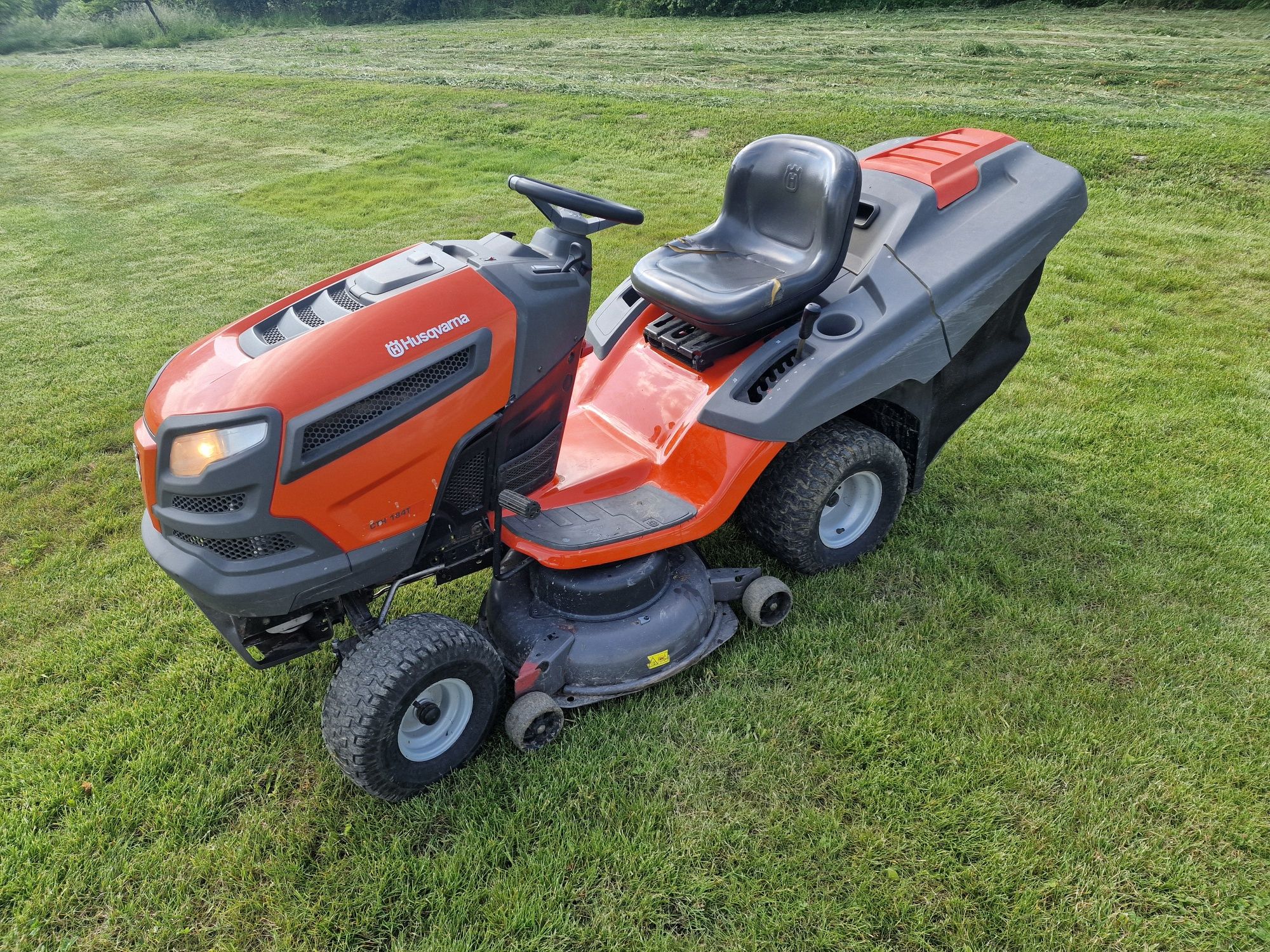 Traktorek do trawy Husqwarna Cth 184t