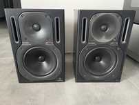 2 x behringer truth b2030a
