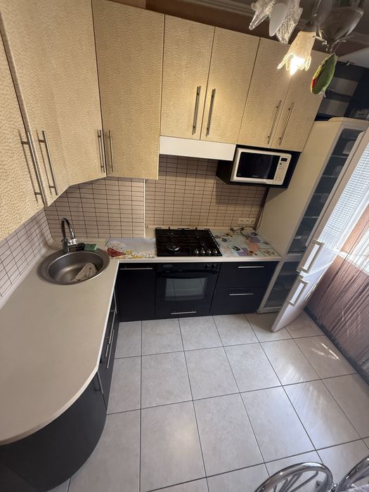 Пропоную в оренду 3 кім по Героїв України