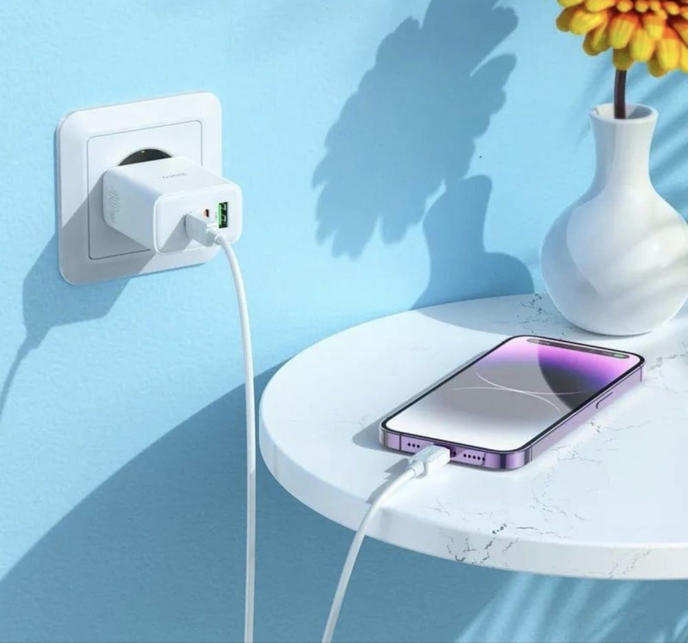 Потужний Зарядний Пристрій Hoco С126А / 40W / 1USB + 2USB-C