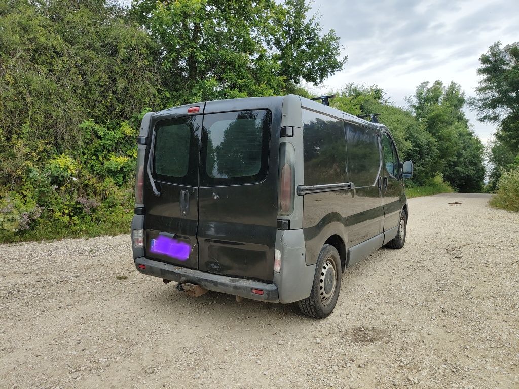 Opel Vivaro Trafic 1.9 DTi 2003r Hak Webasto Radio Bluetooth ZAMIANA