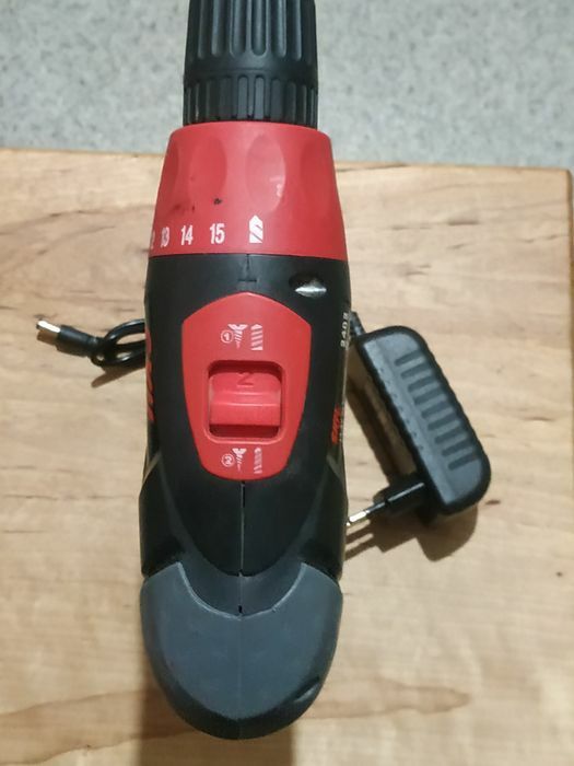 Шуруповерт Skil 14,4V Li-ion